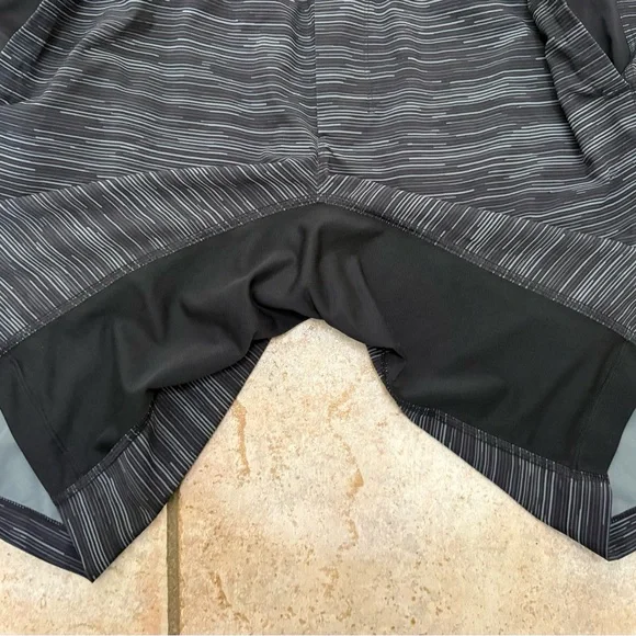 Lululemon T.H.E. Shorts Mens Medium Gray & Black 9” Linerless Gym Running - Picture 5 of 6
